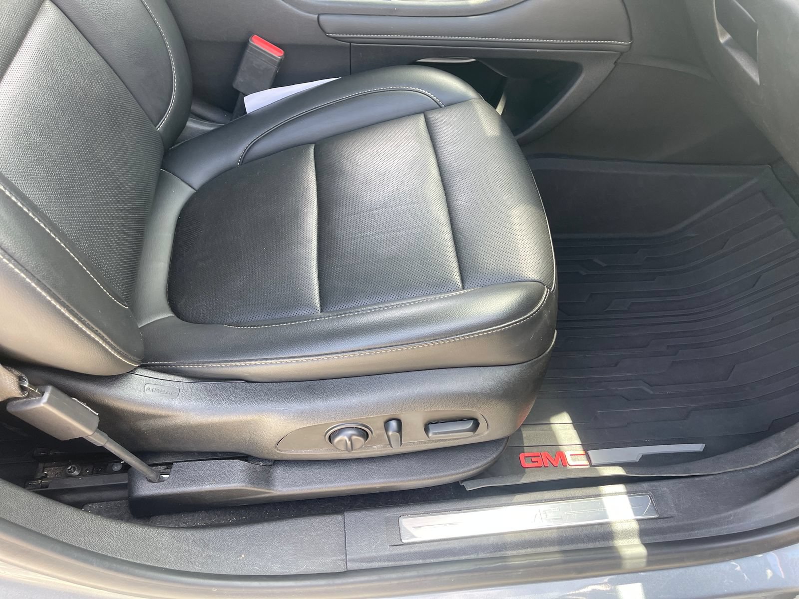 Used 2022 GMC Acadia SLT w/ Elevation Edition FWD image 16