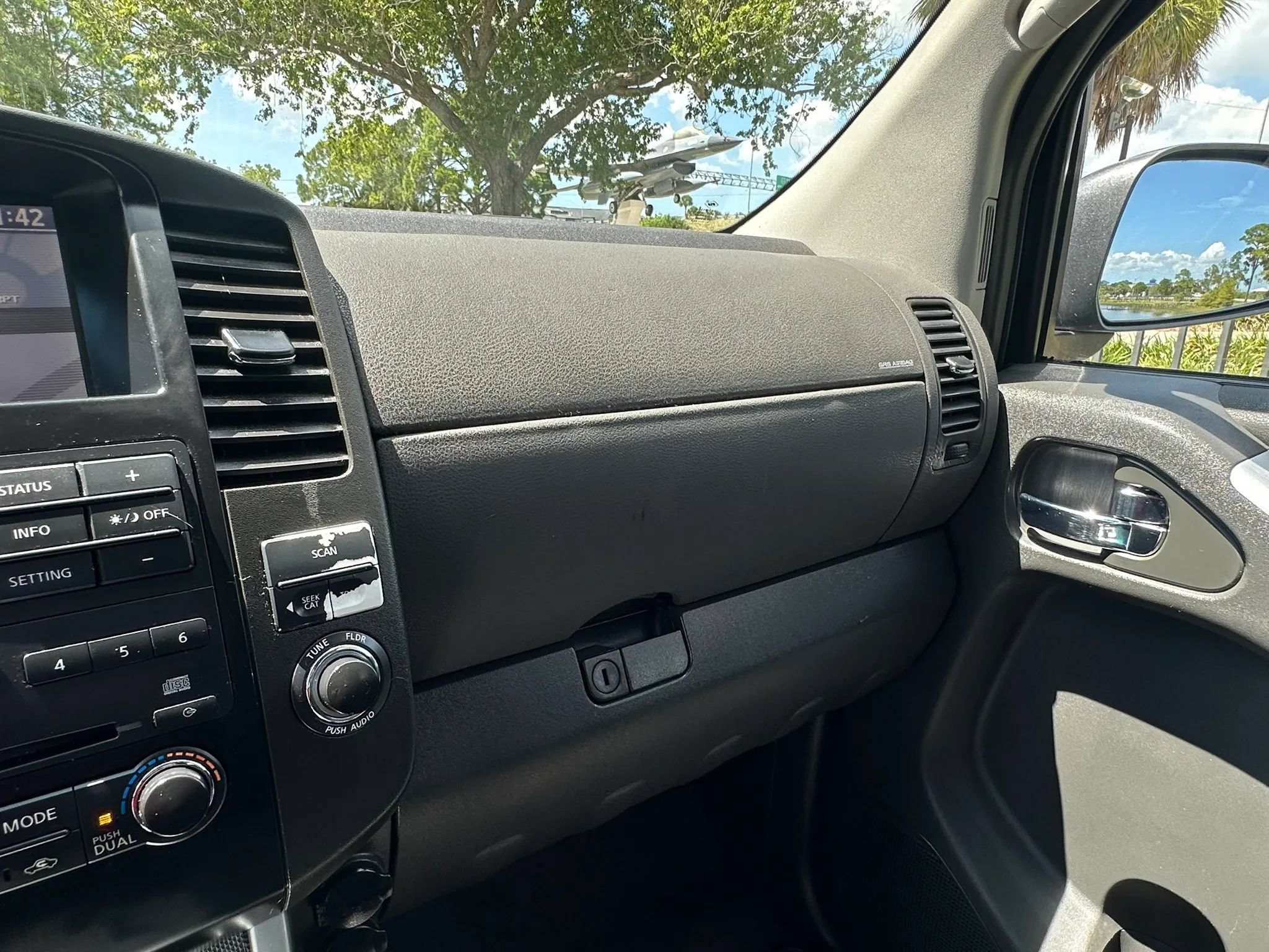 Used 2008 Nissan Pathfinder SE AWD/4WD image 42