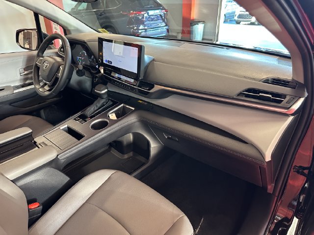 Certified 2026 Toyota Sienna XLE FWD image 16