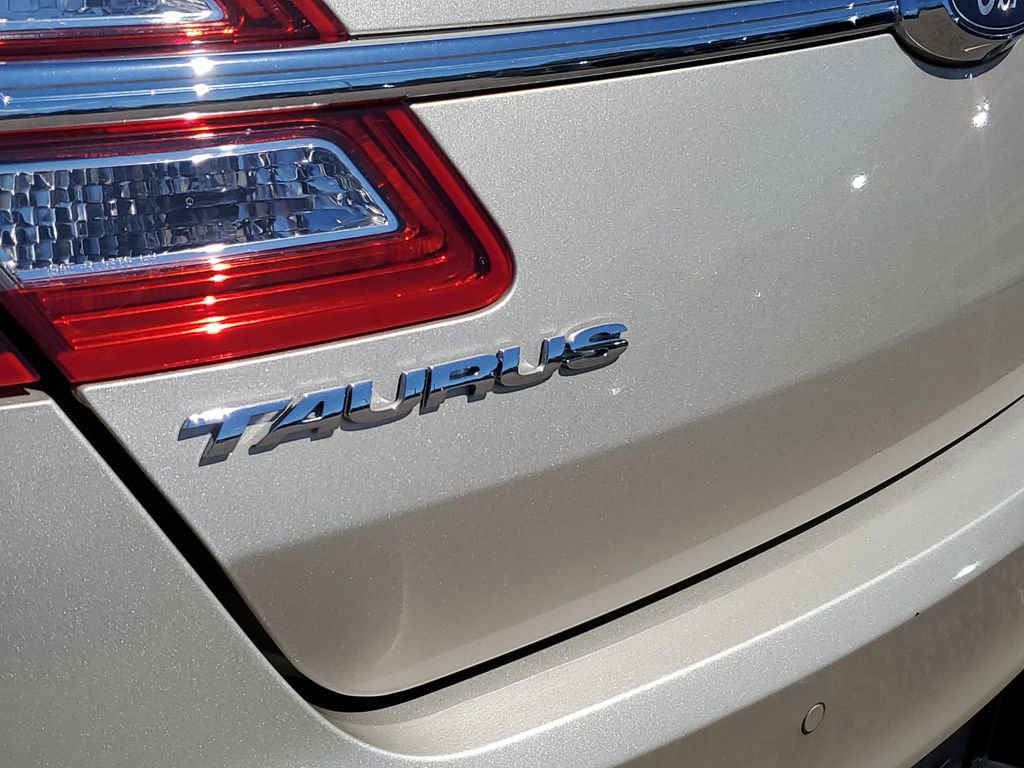 Used 2018 Ford Taurus Limited FWD image 37
