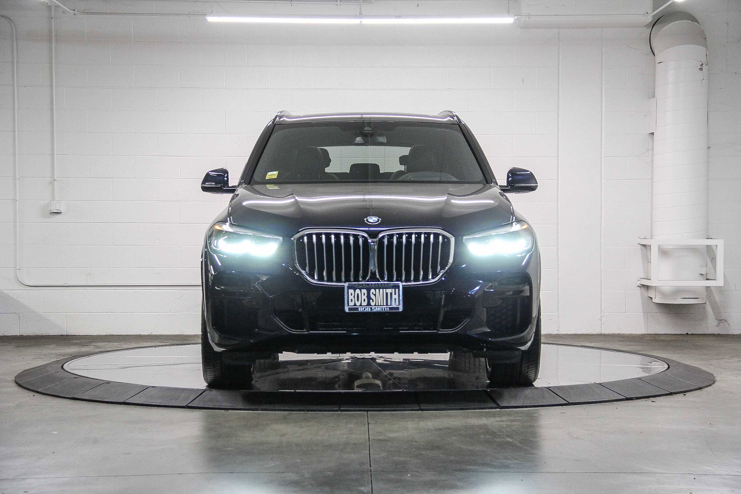 Certified 2023 BMW X5 xDrive40i w/ M Sport Package image 2