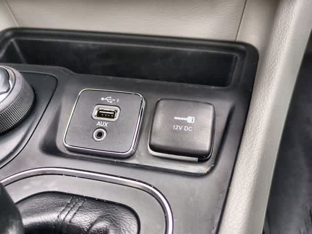 Certified 2021 Jeep Cherokee Latitude Lux w/ Comfort/Convenience Group AWD/4WD image 31