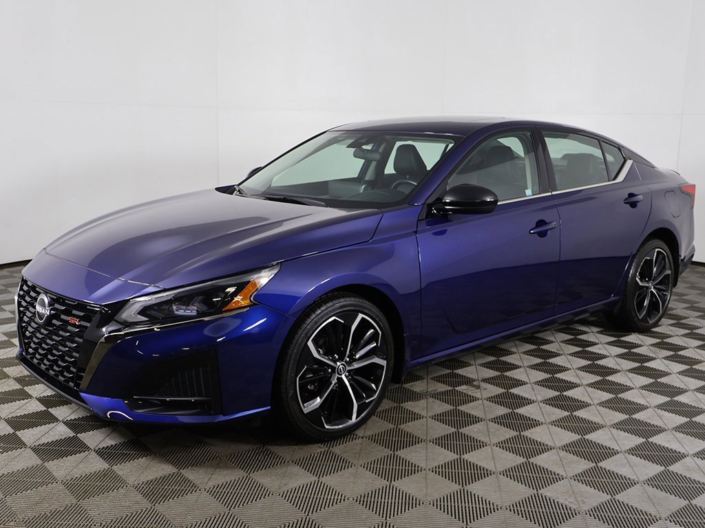 Used 2024 Nissan Altima 2.5 SR w/ SR Premium Package image 8