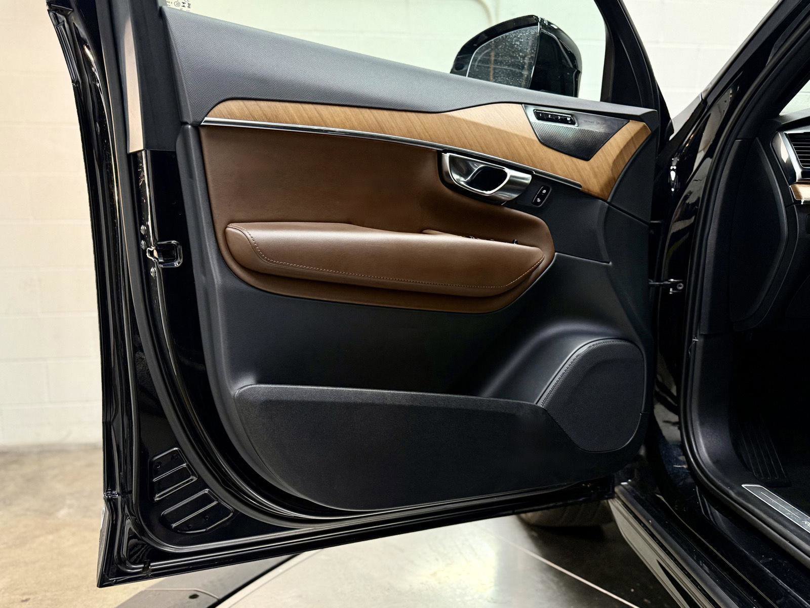 Used 2024 Volvo XC90 T8 Plus w/ Protection Package Premier image 11