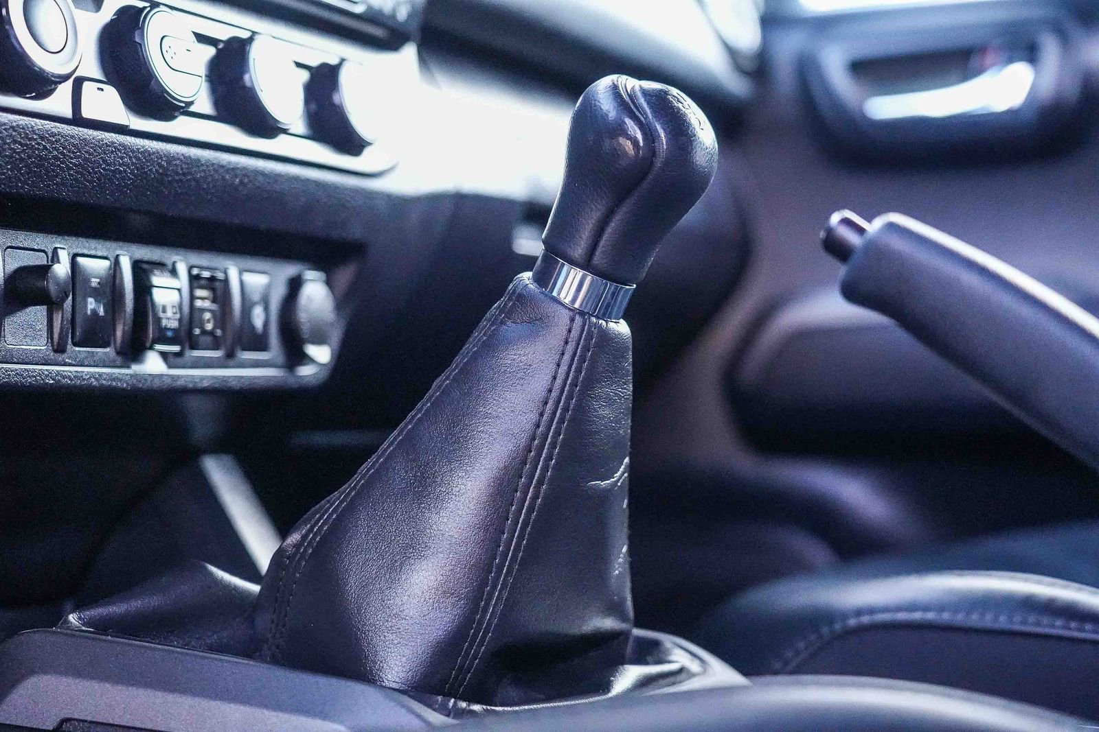 Used 2018 Toyota Tacoma TRD Off-Road w/ TRD Premium Off Road Package AWD/4WD image 28