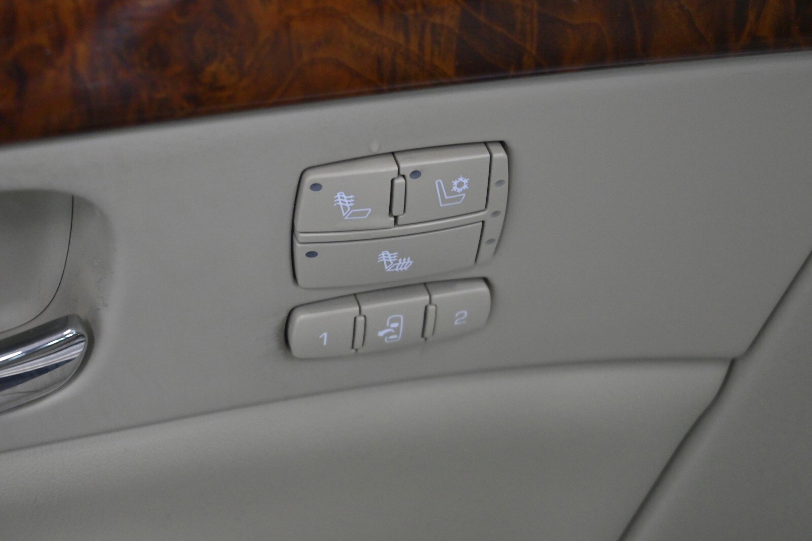 Used 2007 Cadillac DTS Luxury I w/ Trunk Convenience Package image 12