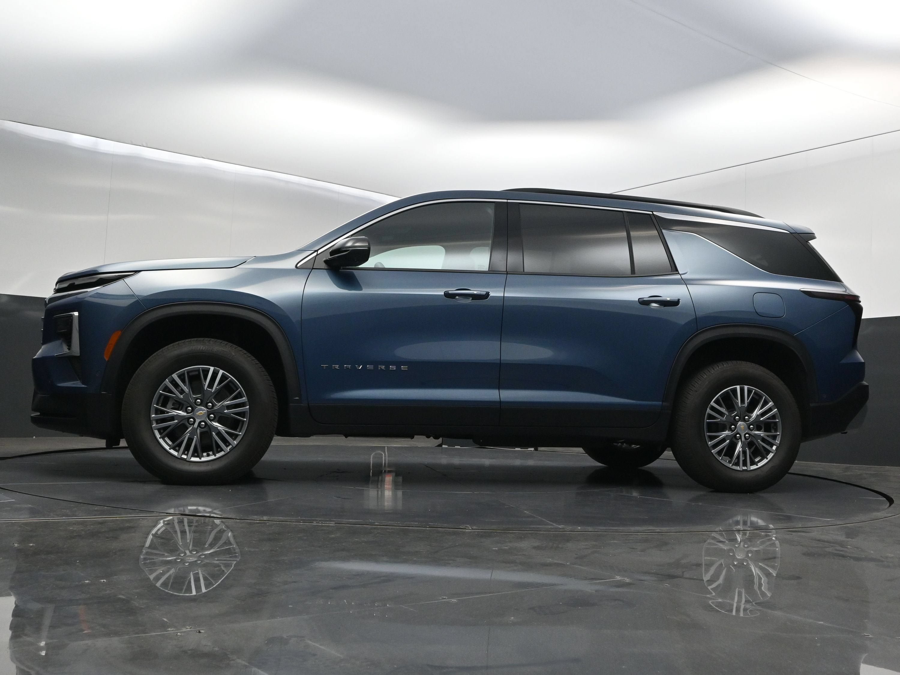 Certified 2026 Chevrolet Traverse LT w/ Enhanced Driving Package FWD image 46