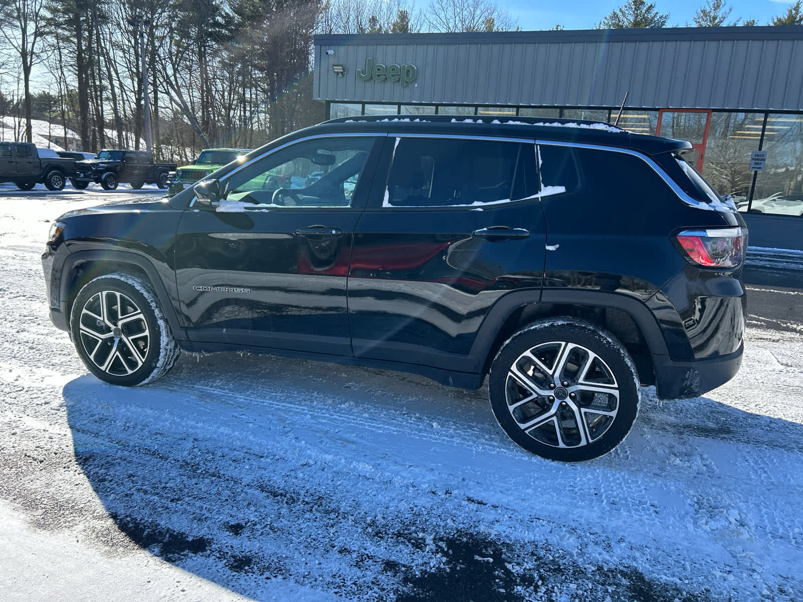 Used 2025 Jeep Compass Limited w/ Sun & Sound Group image 14