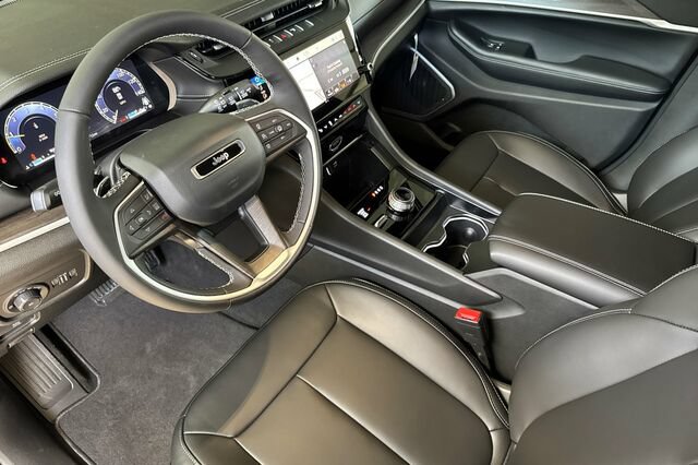 New 2026 Jeep Grand Cherokee Limited AWD/4WD image 4