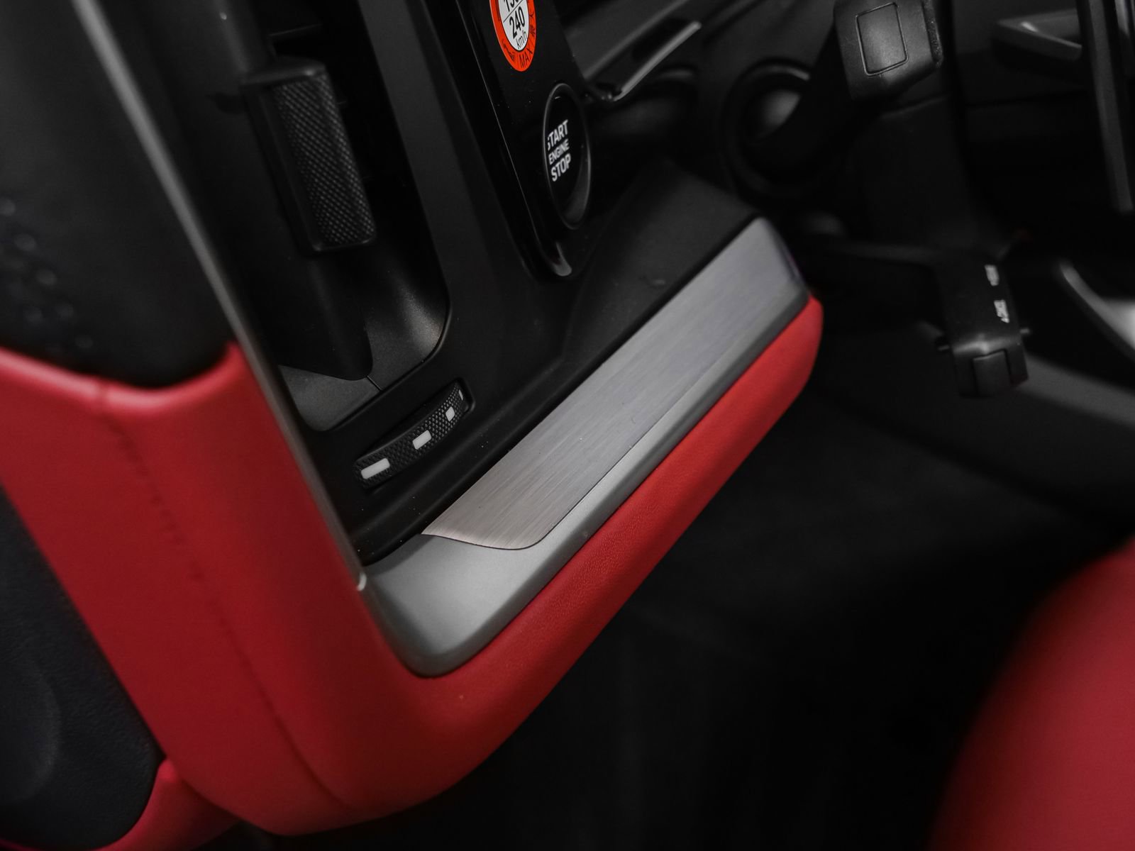 Certified 2025 Porsche Cayenne E-Hybrid image 37