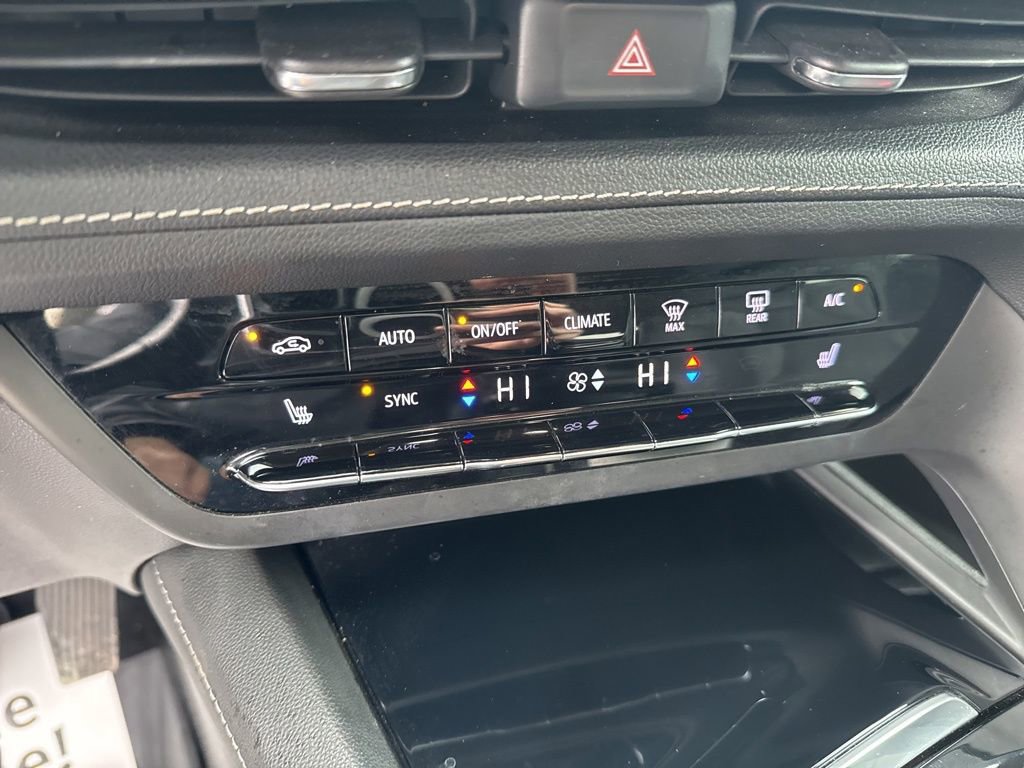 Used 2021 Buick Envision Essence image 22