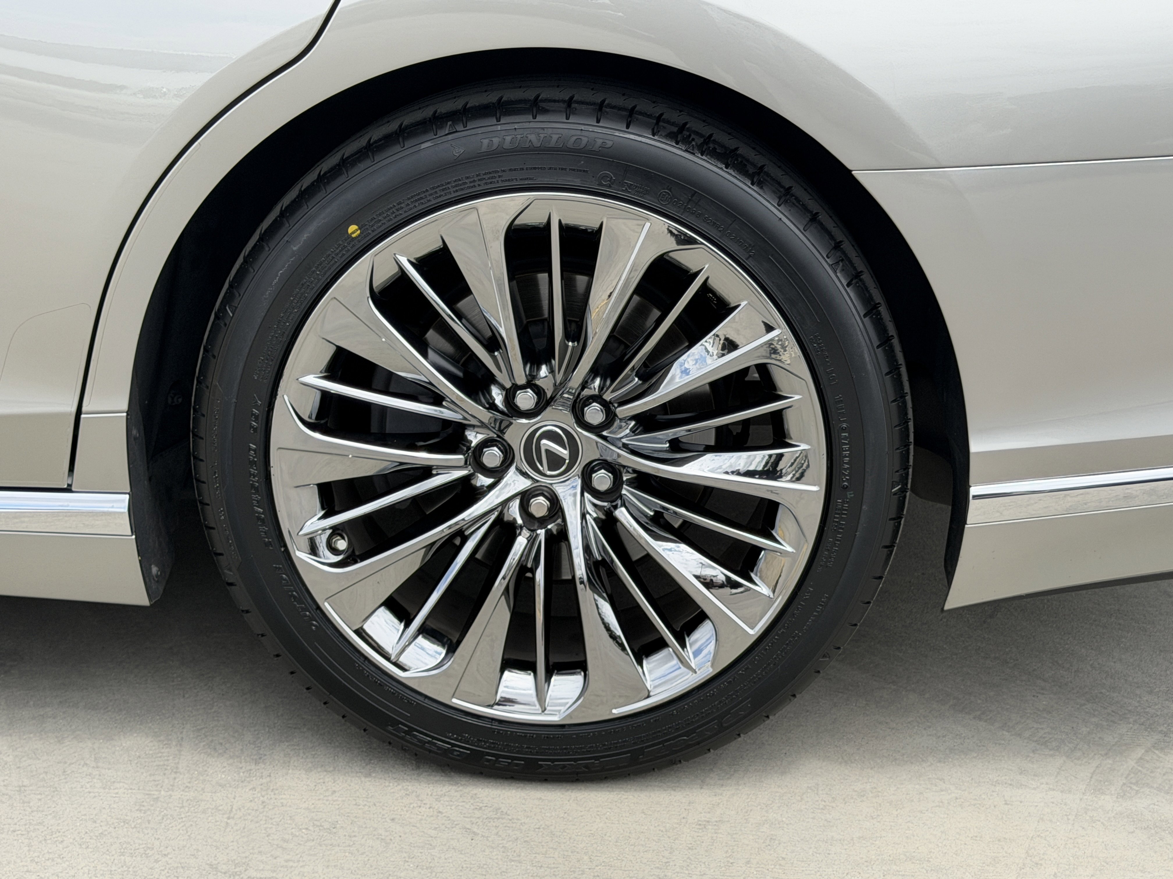 Certified 2022 Lexus LS 500 w/ Cold Weather Package (CK) RWD image 15