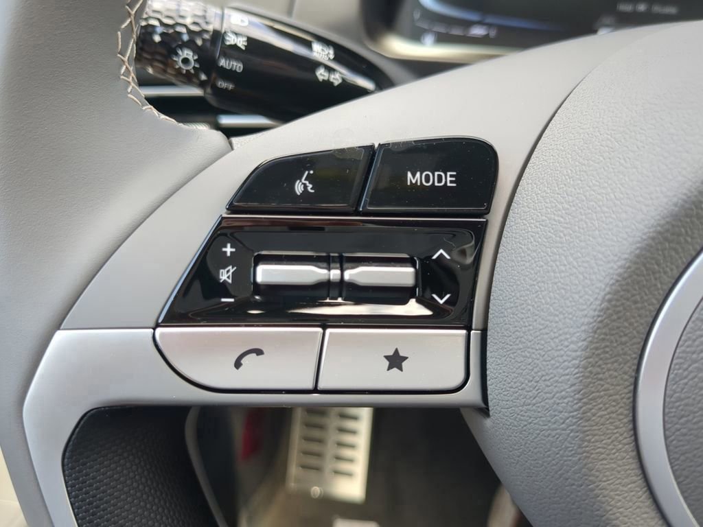 New 2025 Hyundai Elantra Sport image 9