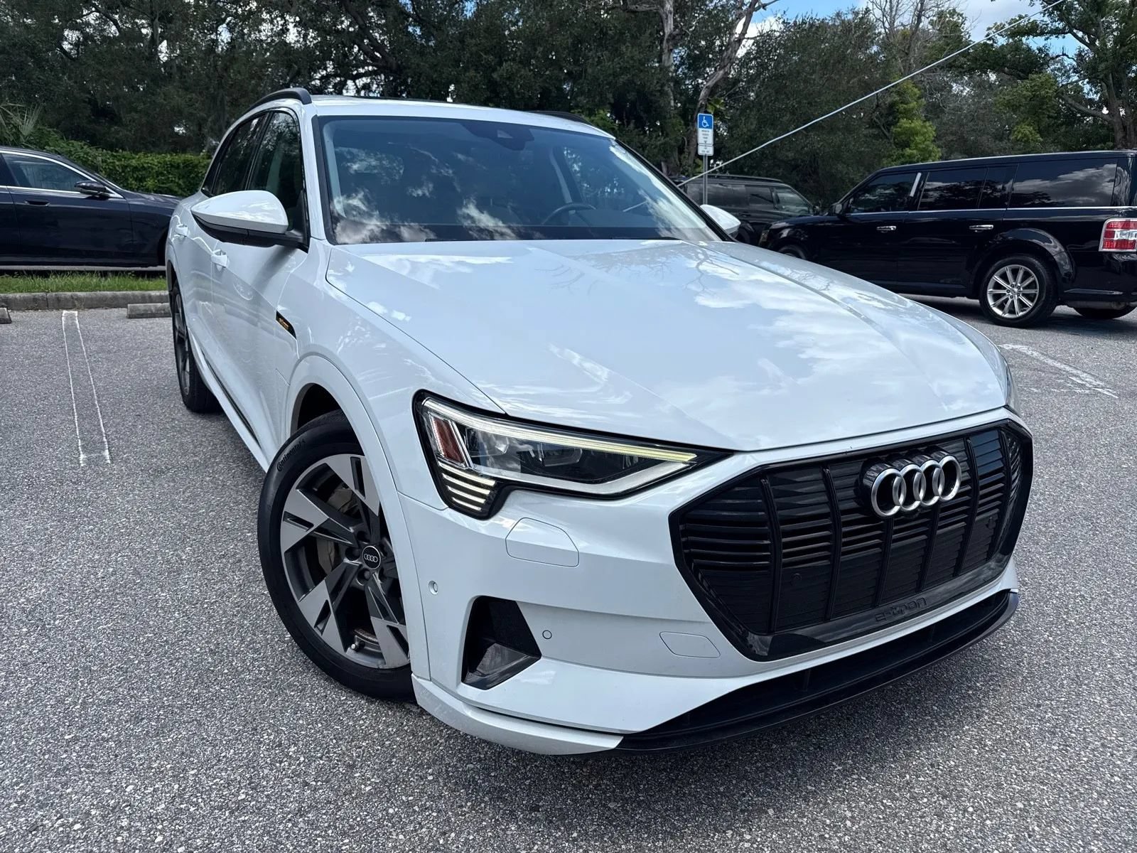 Used 2021 Audi e-tron Premium w/ Convenience Plus Package AWD/4WD image 4