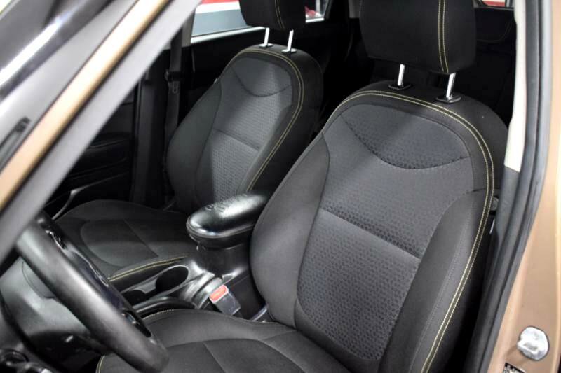 Used 2015 Kia Soul + image 5