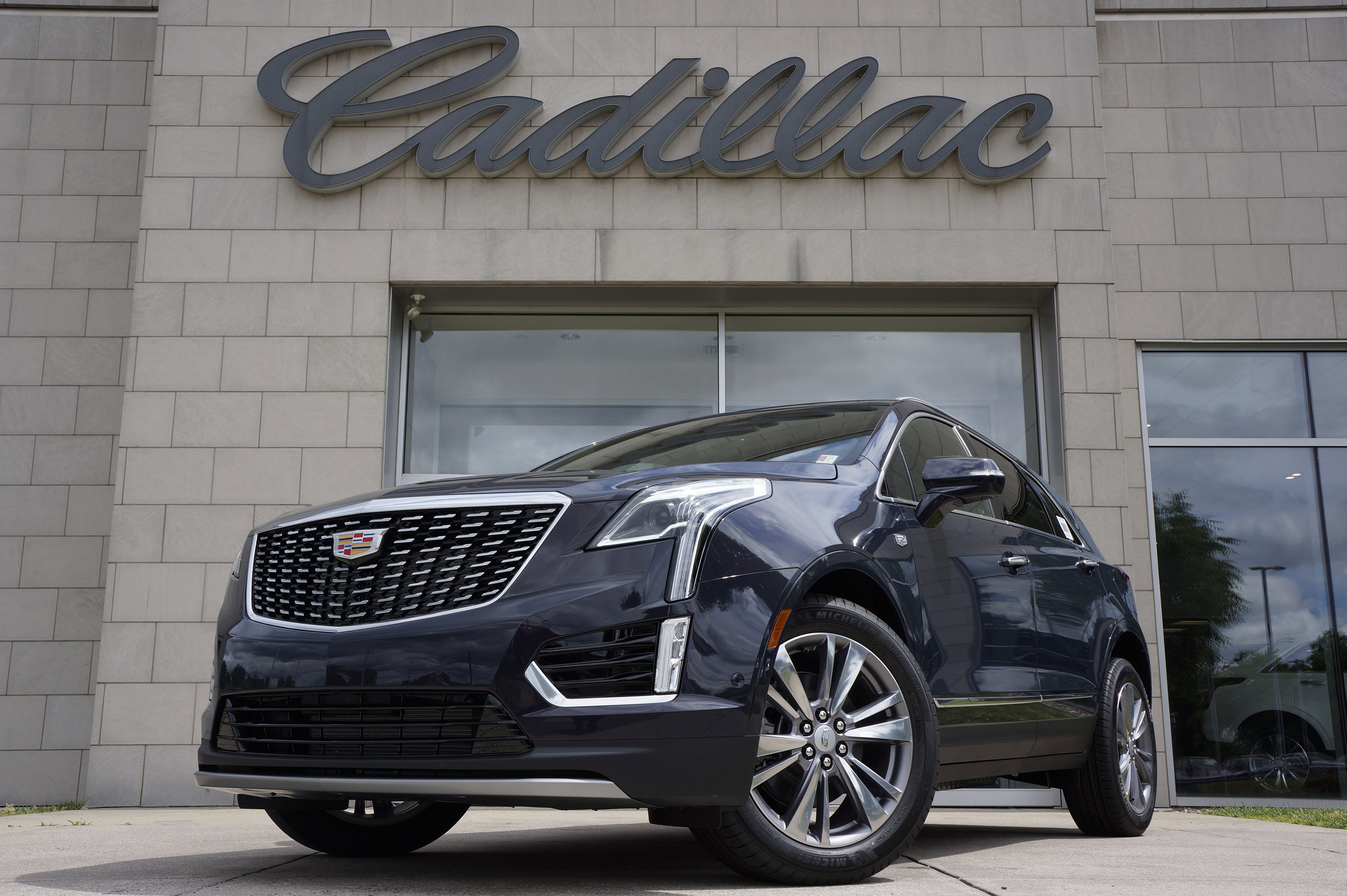Used 2025 Cadillac XT5 Premium Luxury image 11