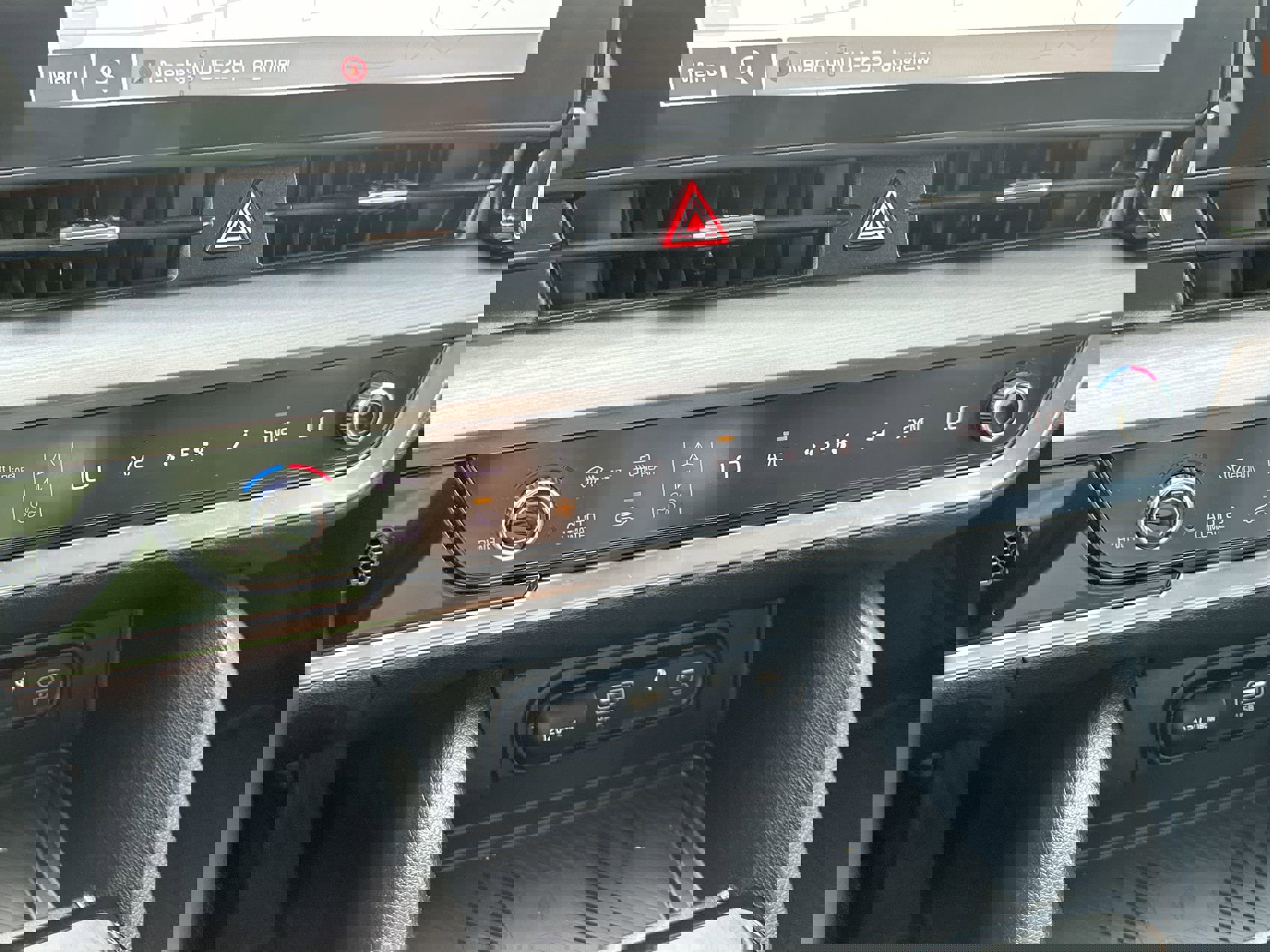 Used 2024 Kia Sportage EX image 10