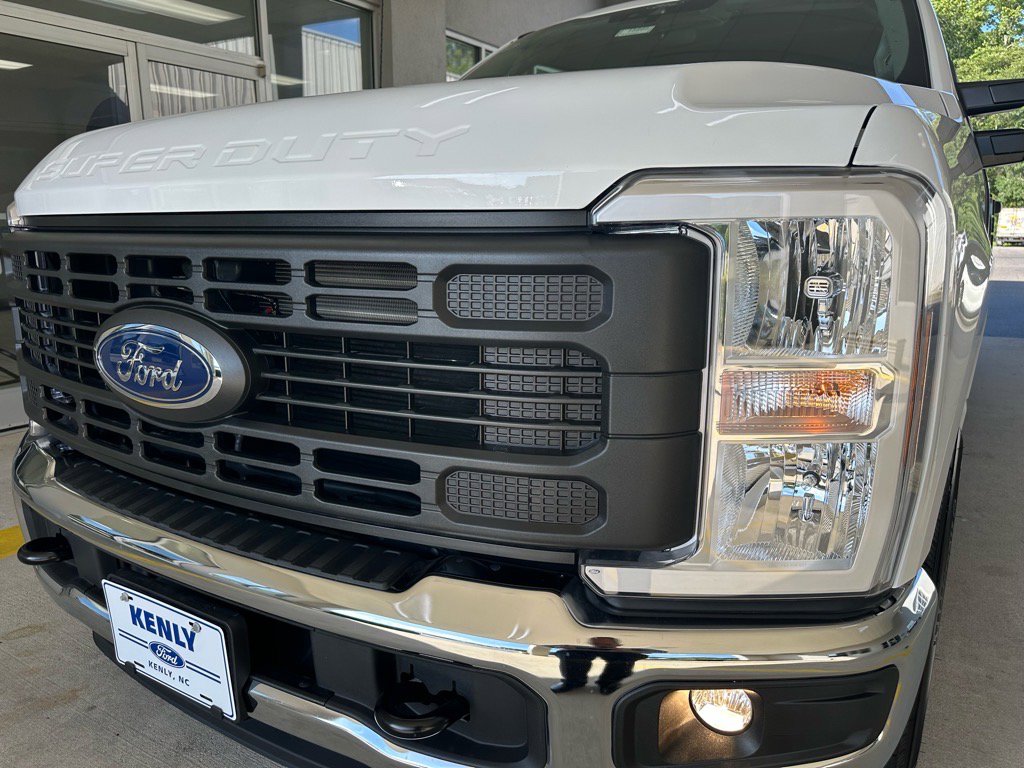 New 2025 Ford F350 XL w/ XL Chrome Package