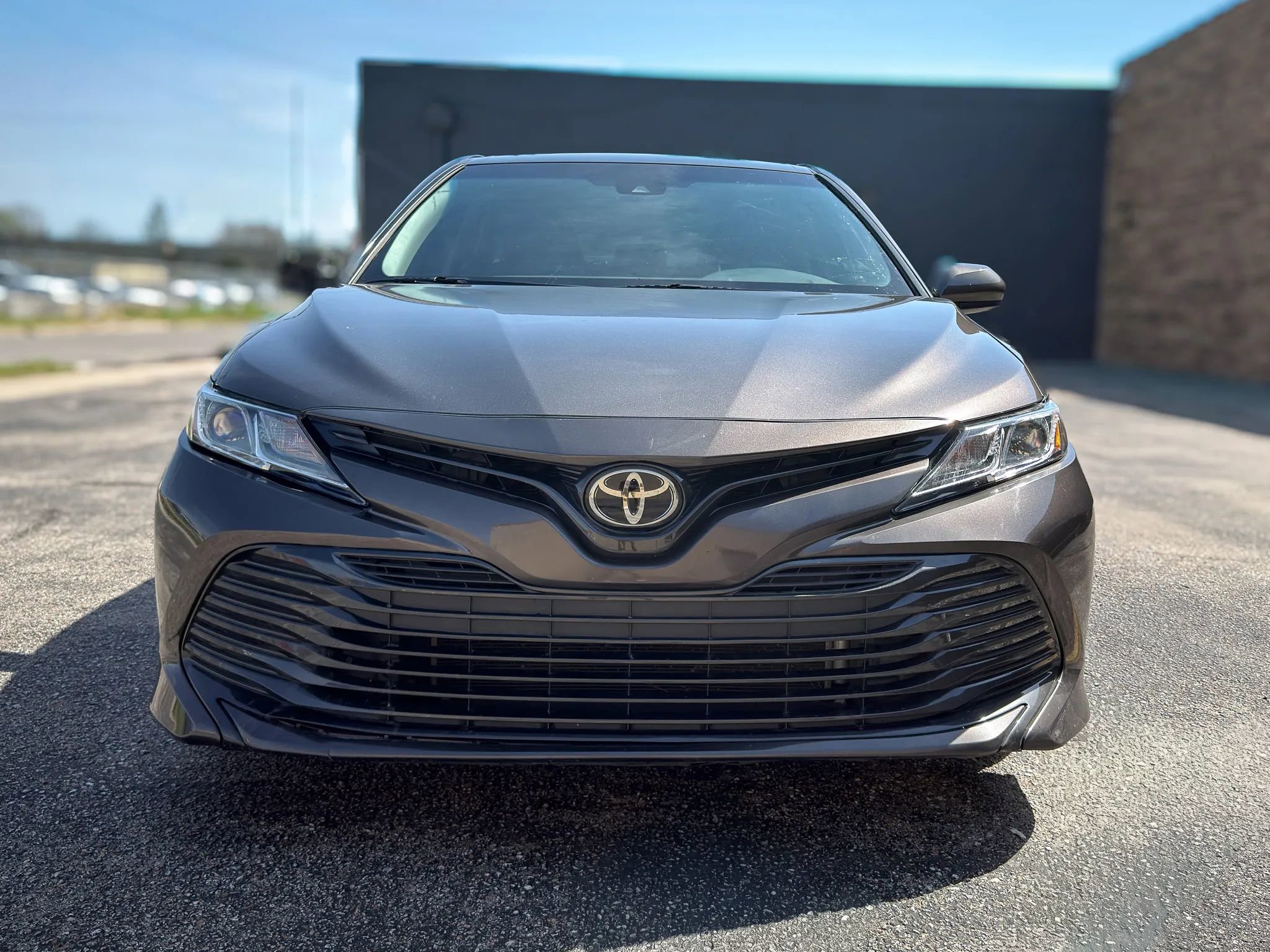 Used 2018 Toyota Camry LE image 2