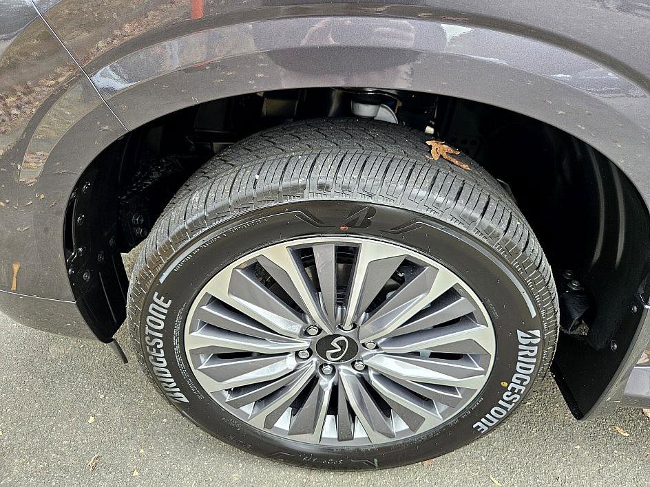 New 2026 INFINITI QX80 Luxe w/ Cargo Package image 18