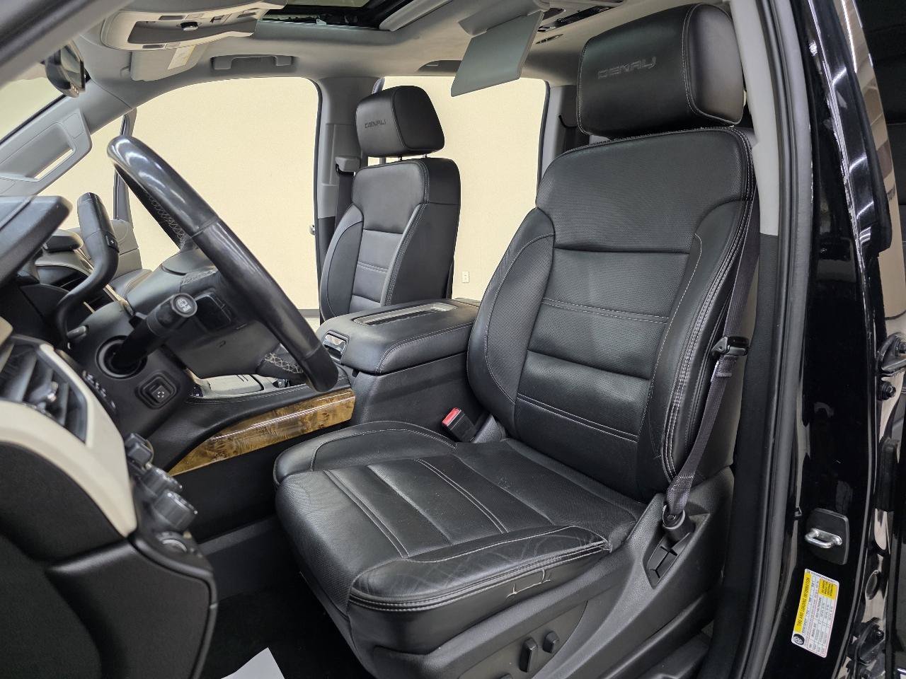 Used 2016 GMC Yukon XL Denali w/ Open Road Package AWD/4WD image 18