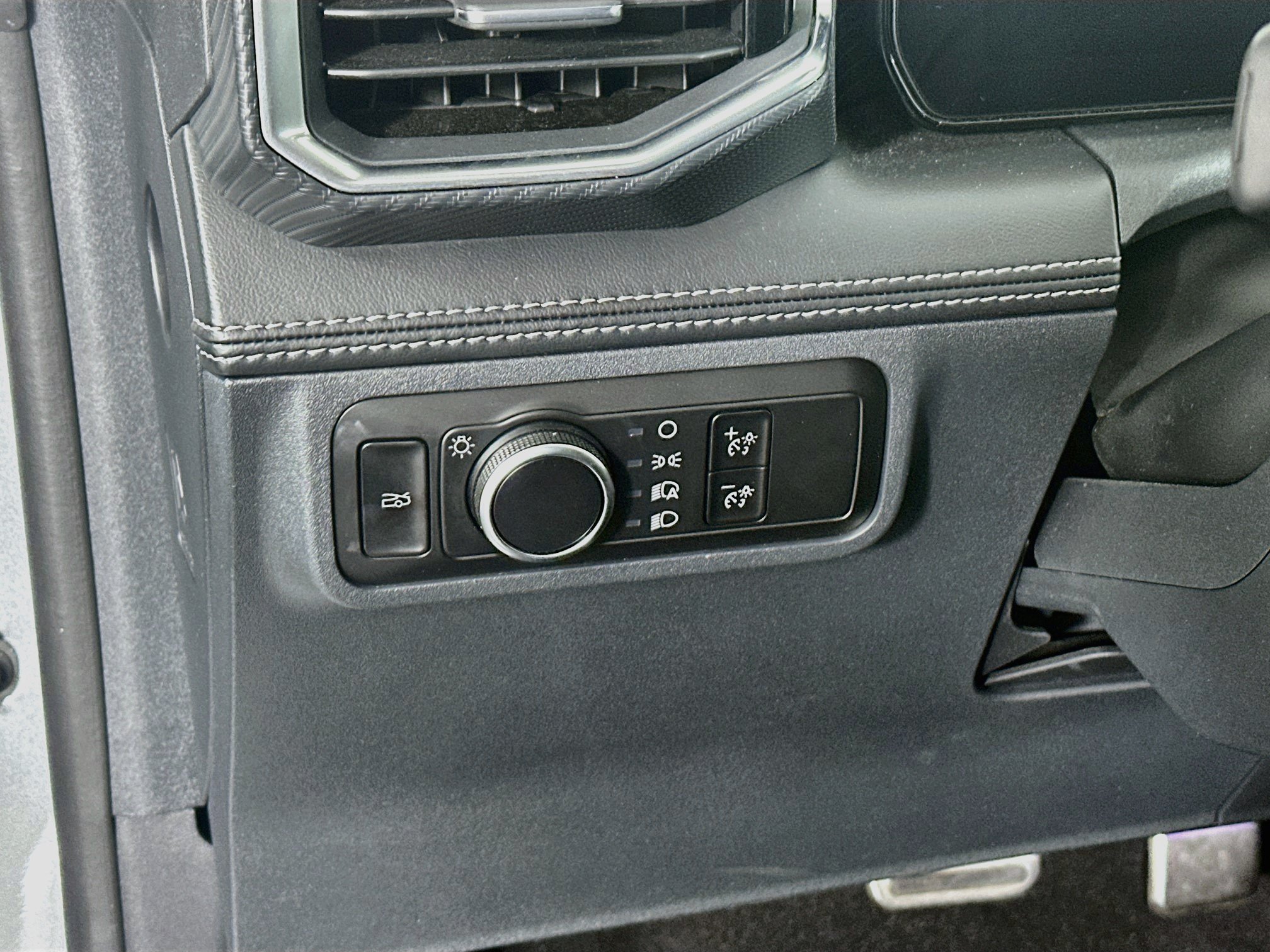 Used 2025 Ford Mustang Premium RWD image 17