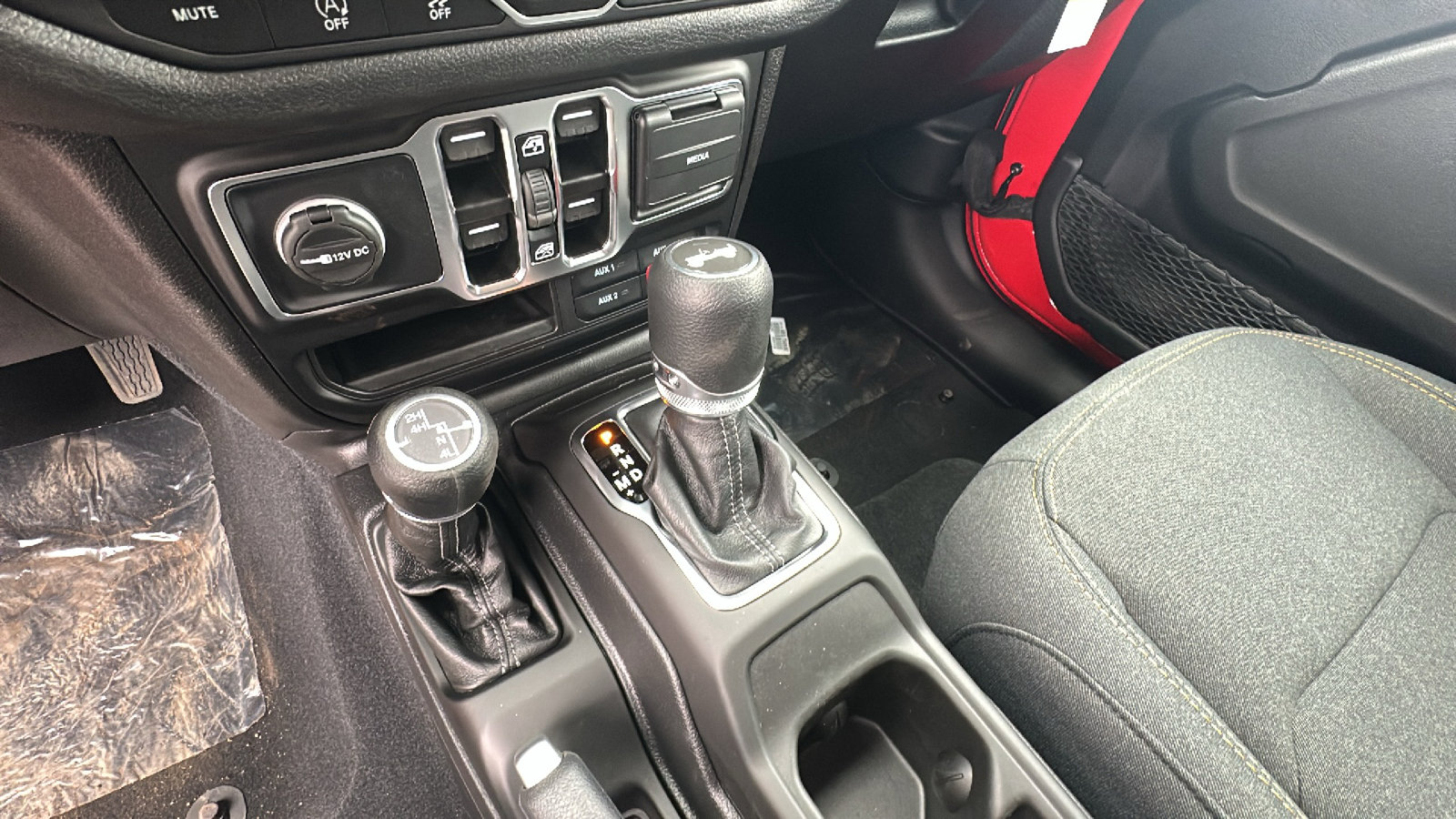 New 2025 Jeep Wrangler Sport S image 34