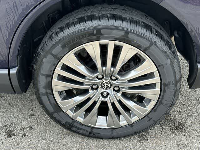 Used 2023 Toyota Venza Limited AWD/4WD image 5