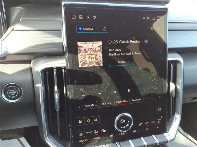 Used 2025 GMC Acadia Elevation image 24