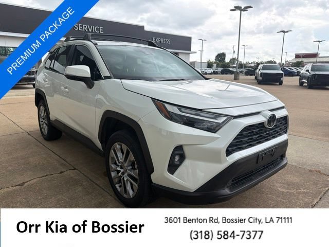 Used 2022 Toyota RAV4 XLE Premium FWD image 3