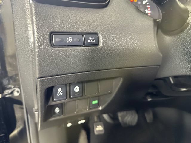 Used 2019 Nissan Rogue Sport SV w/ All-Weather Package FWD image 18