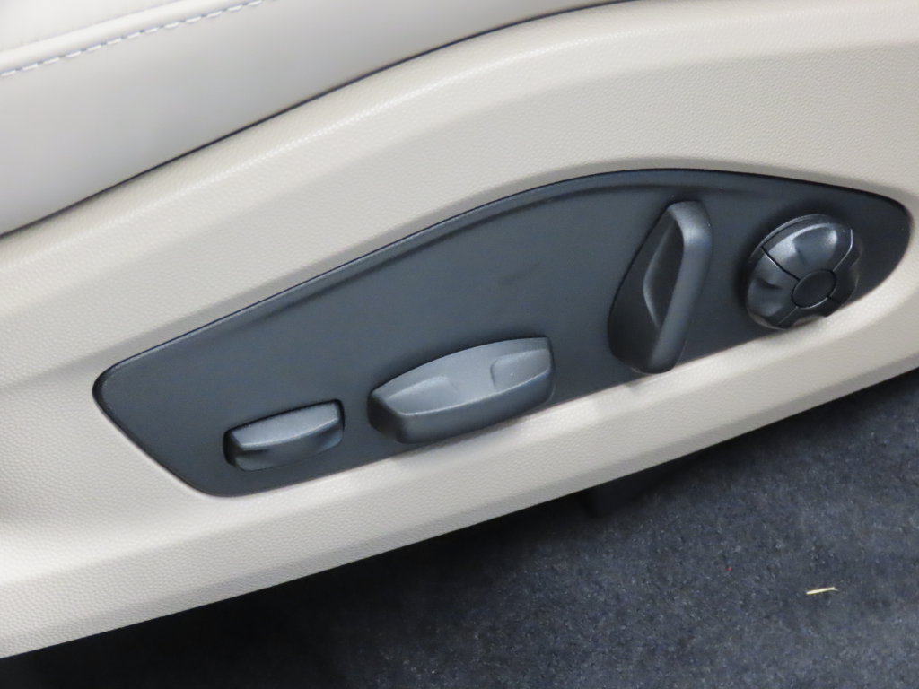 New 2026 Porsche Macan 4 Electric AWD/4WD image 41