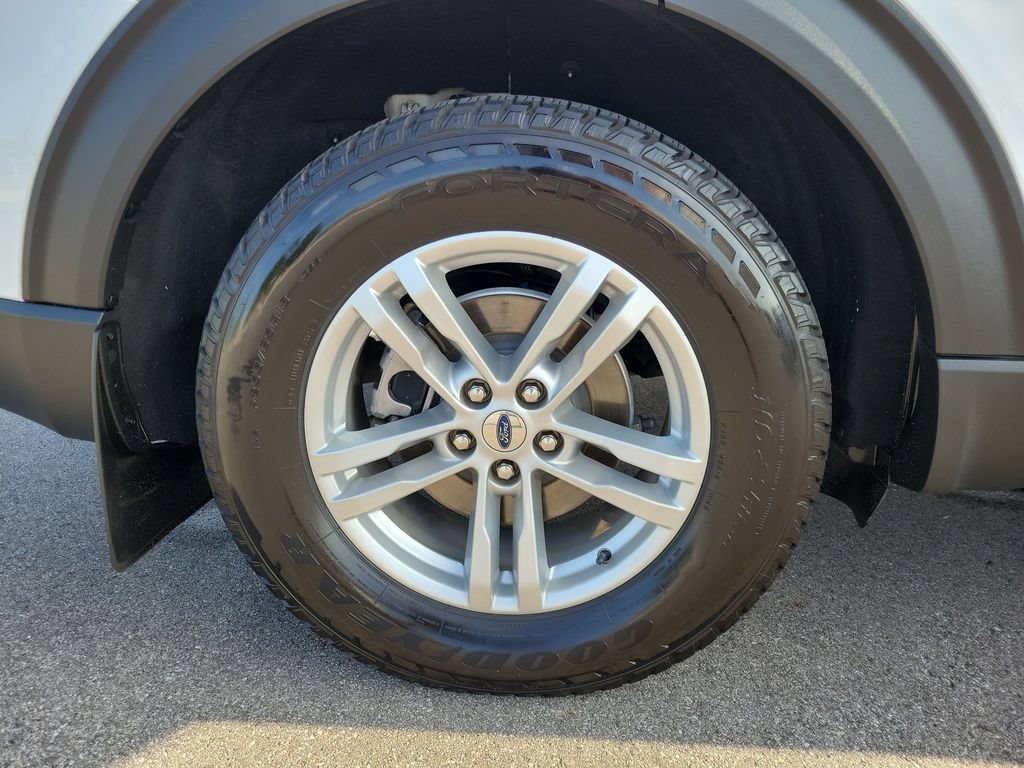 Certified 2021 Ford Explorer XLT w/ Equipment Group 202A AWD/4WD image 5