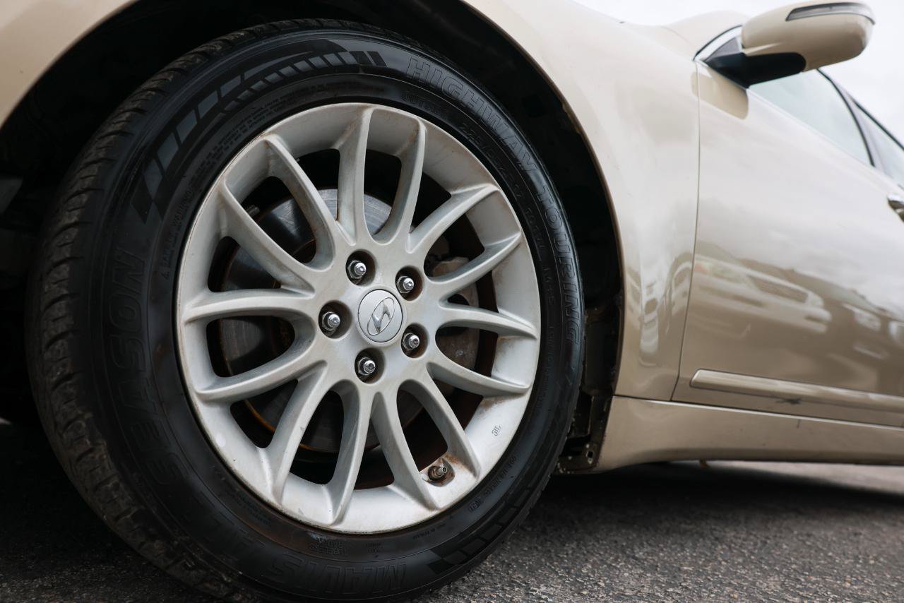Used 2011 Hyundai Genesis 3.8 RWD image 31