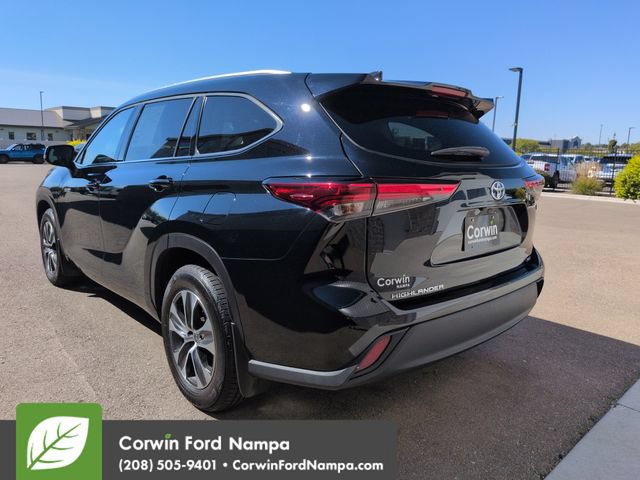Used 2021 Toyota Highlander XLE AWD/4WD image 5