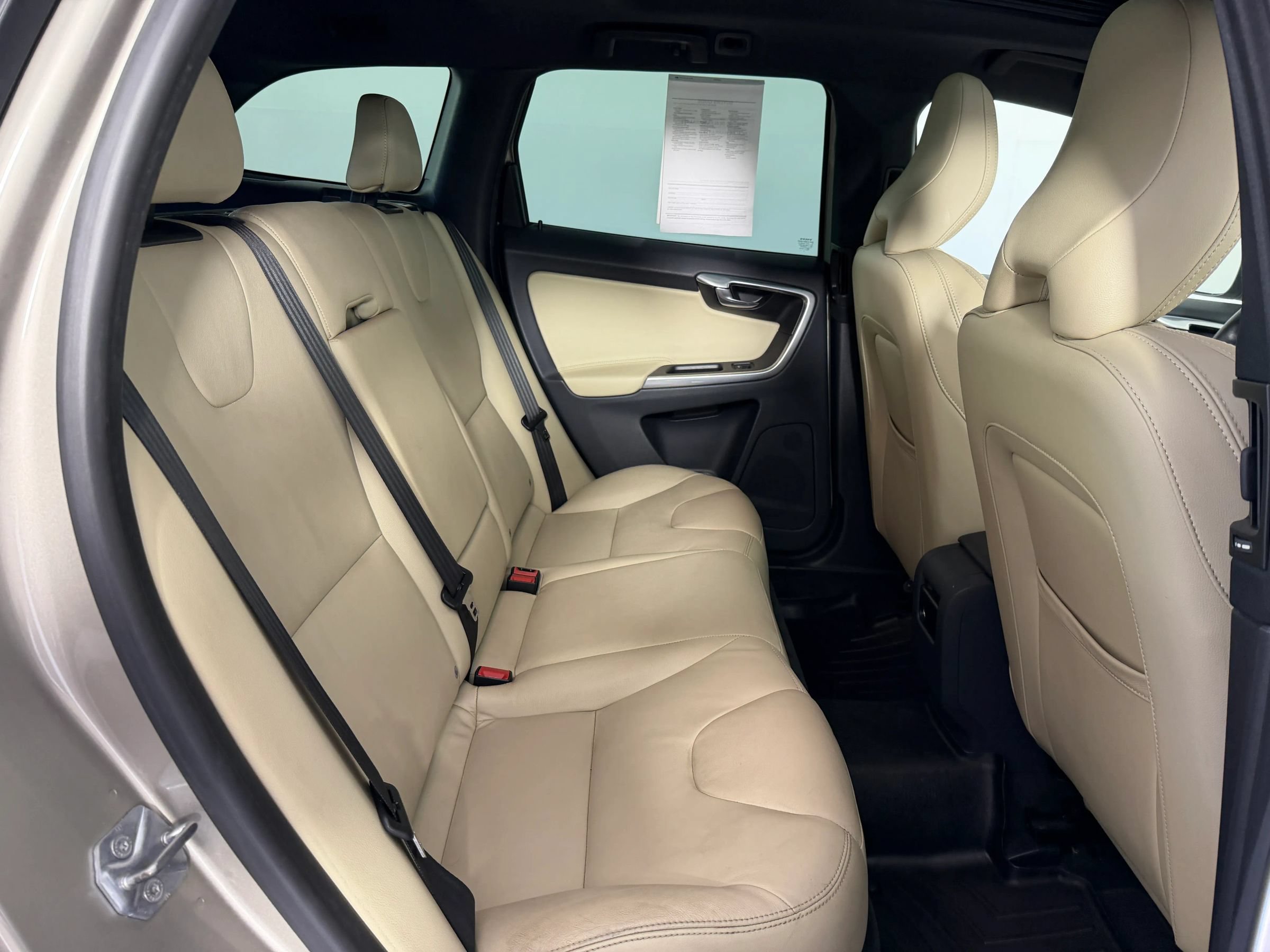 Used 2016 Volvo XC60 T6 Platinum FWD image 36