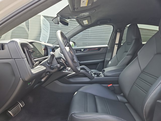Certified 2025 Porsche Cayenne Turbo GT AWD/4WD image 5