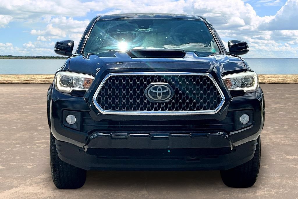 Used 2018 Toyota Tacoma TRD Sport w/ Technology Package AWD/4WD image 2