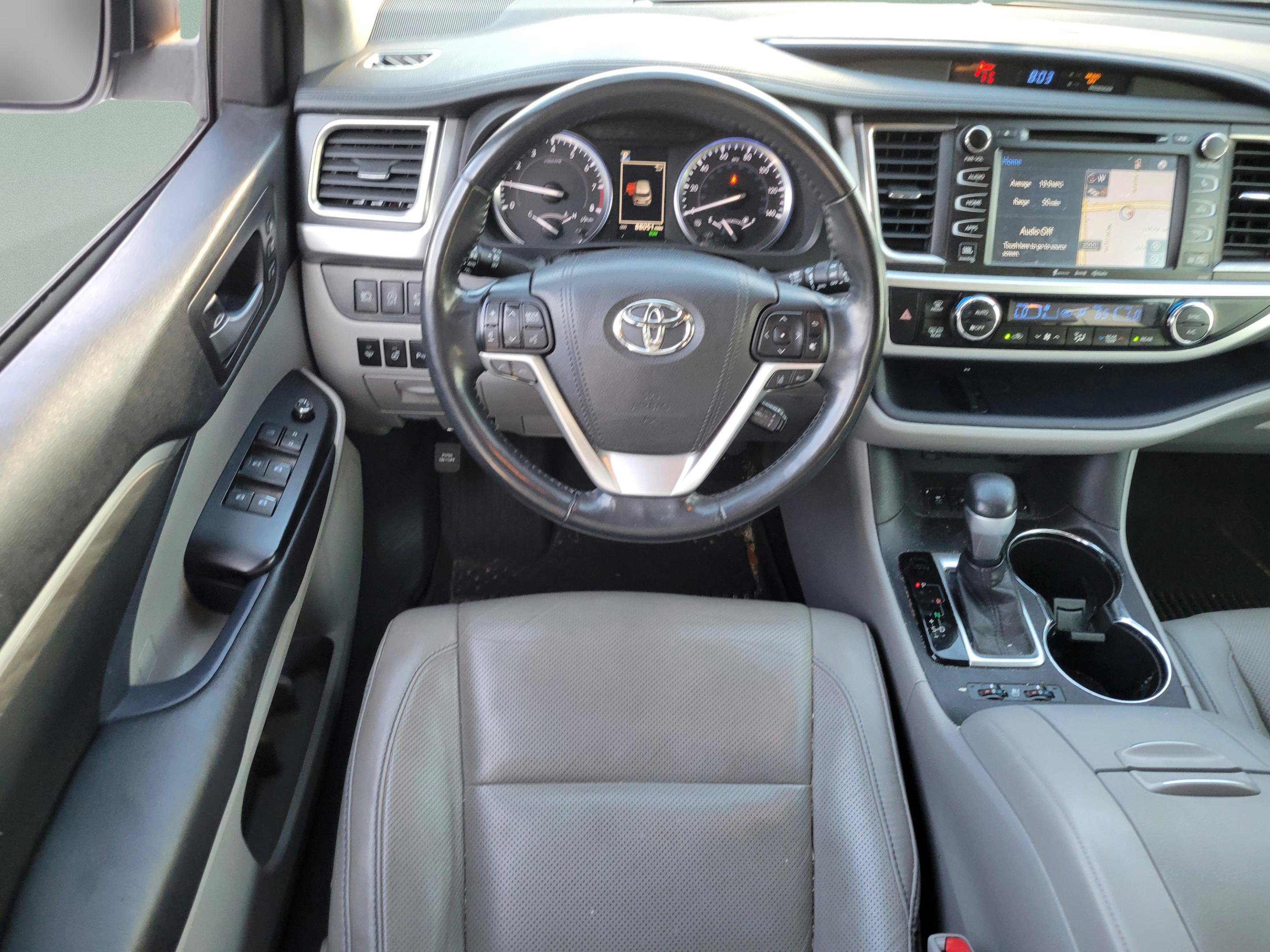 Used 2018 Toyota Highlander Limited Platinum FWD image 9