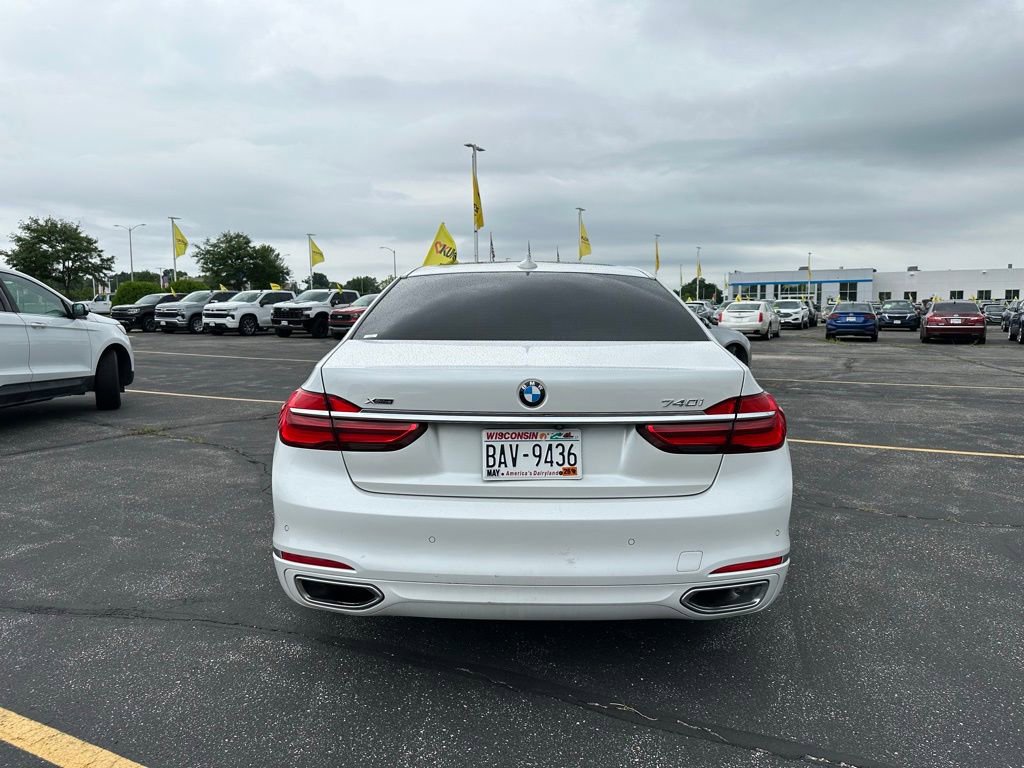 Used 2018 BMW 740i xDrive image 10