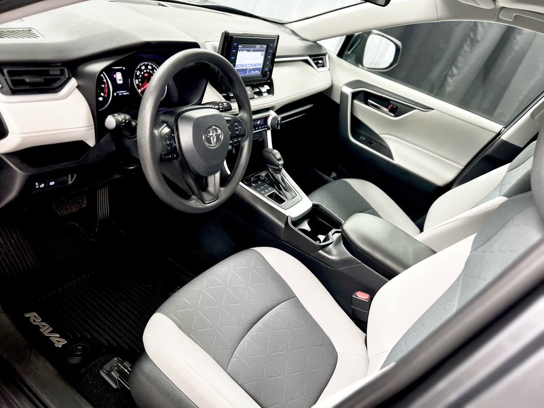 Used 2019 Toyota RAV4 XLE w/ All Weather Liner Package AWD/4WD image 18