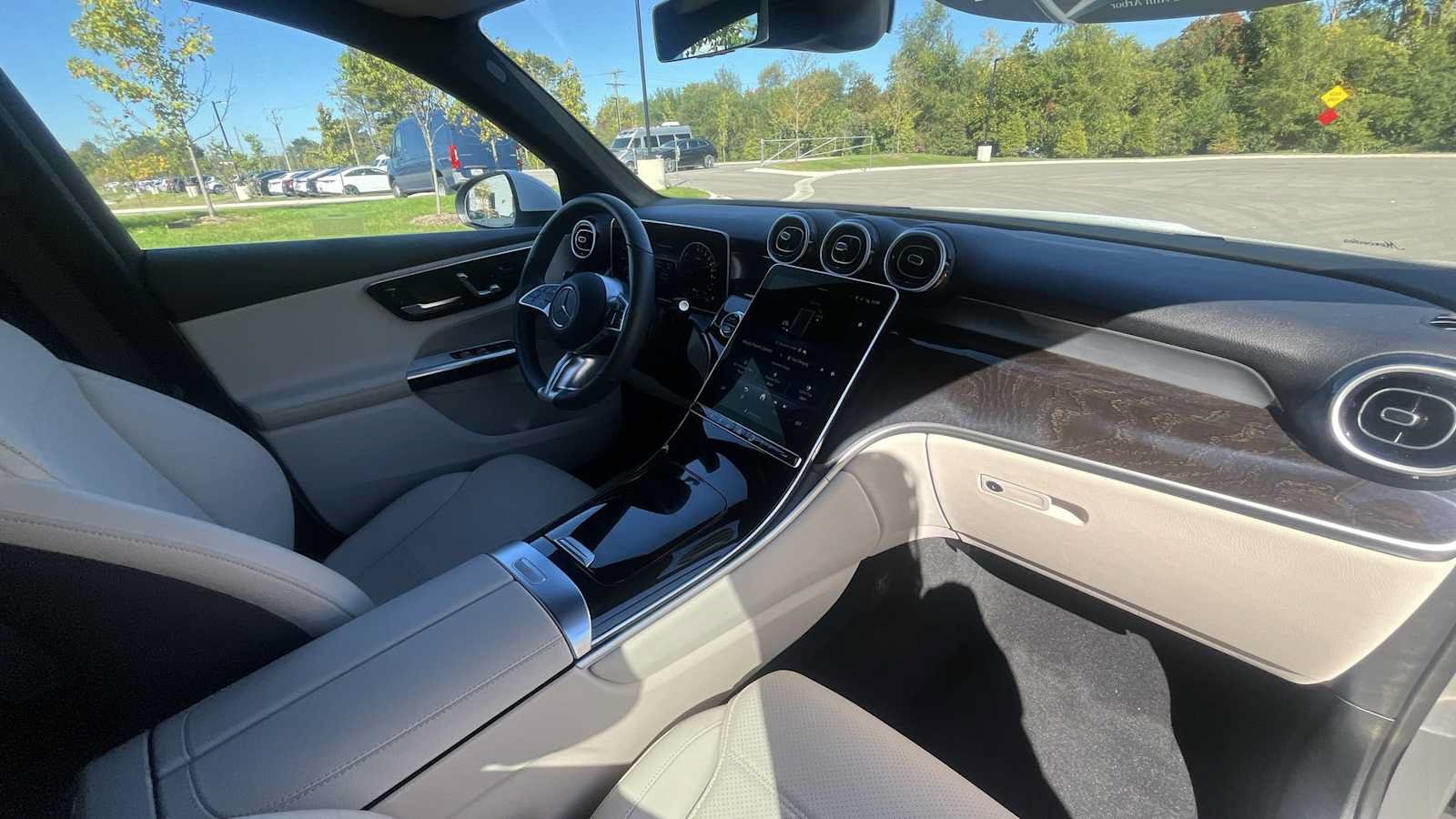 Certified 2025 Mercedes-Benz GLC 350e 4MATIC image 10