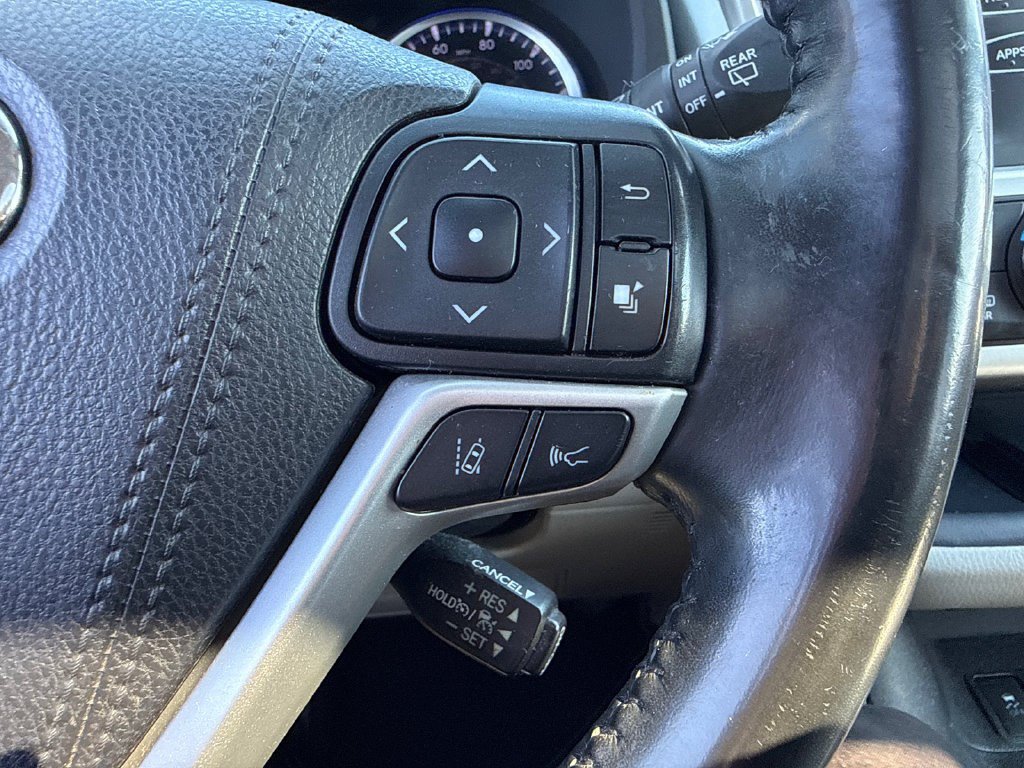 Used 2019 Toyota Highlander XLE AWD/4WD image 25