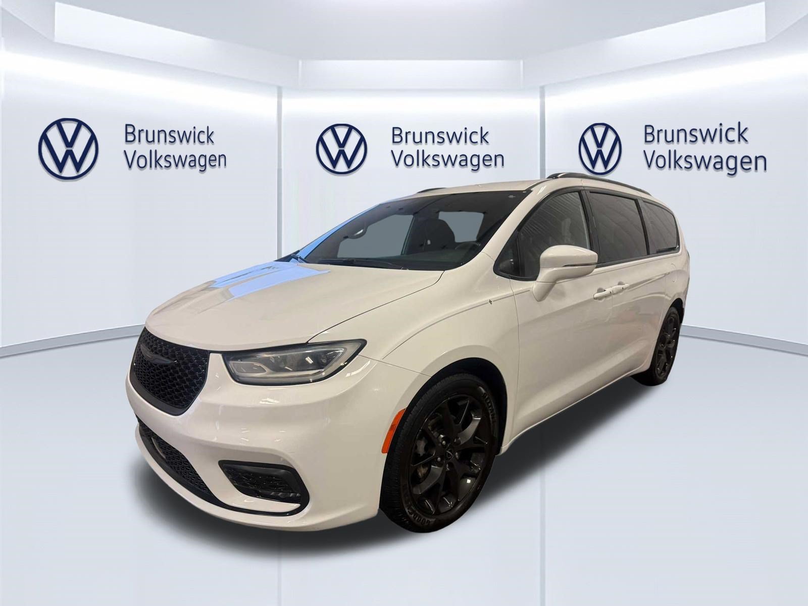 Used 2021 Chrysler Pacifica Touring w/ S Appearance Package FWD image 6