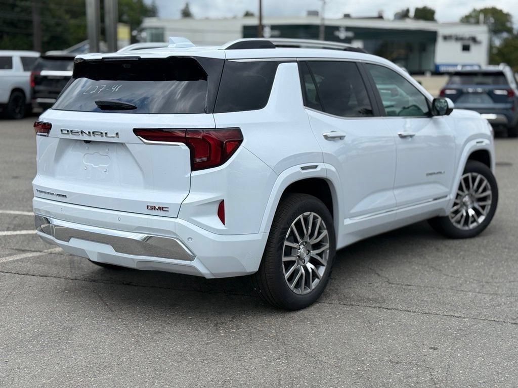 New 2027 GMC Terrain Denali w/ LPO, Floor Liner Package AWD/4WD image 6