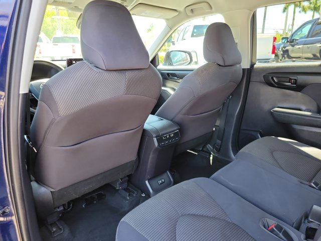 Used 2021 Toyota Highlander L FWD image 8