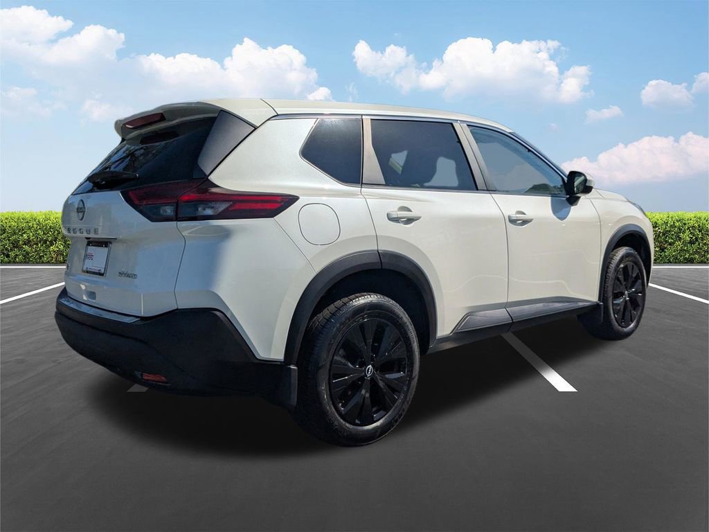 Used 2023 Nissan Rogue SV image 4
