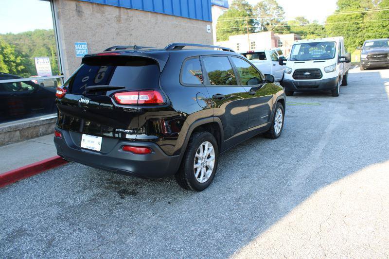 Used 2017 Jeep Cherokee Sport FWD image 6