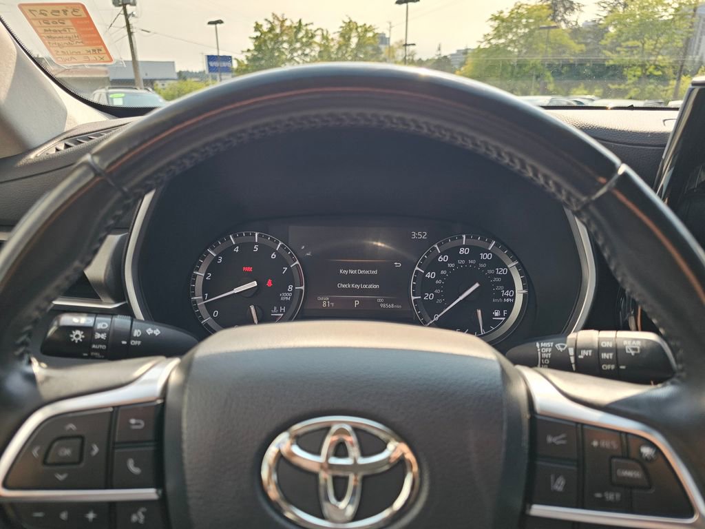 Used 2021 Toyota Highlander XLE AWD/4WD image 28