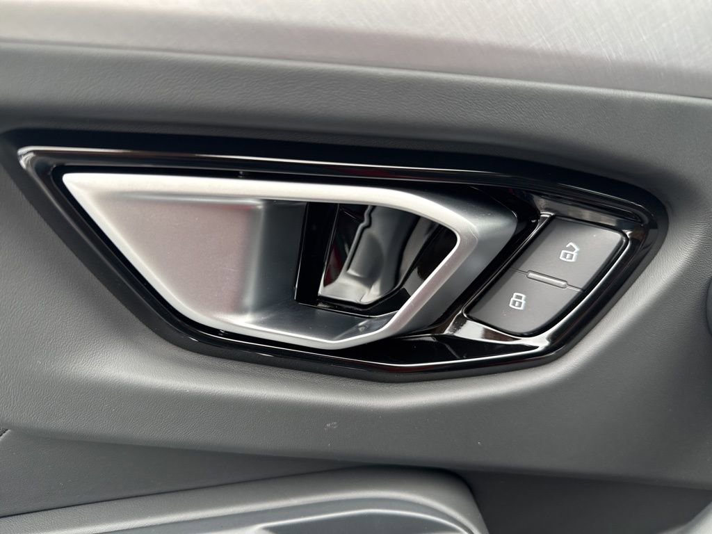 Used 2022 Lamborghini Urus image 12